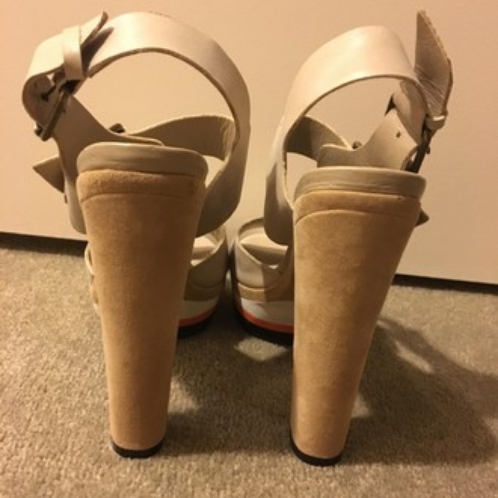 ALDO Platforms - Tan, Black & Orange w Gold Buckle - Picture 2 of 5
